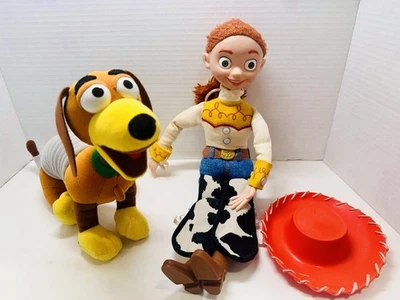 MUÑECA JESSE DISNEY THINKWAY TOY STORY 14,5" CUERDA PARLANTE (¡funciona!) & Slinky Foto 1 de 4