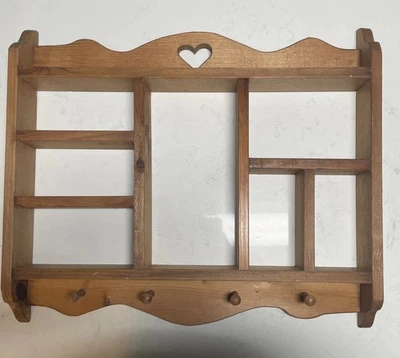 ✨VTG Wooden Heart Cutout Wall Hanging Trinket Shelf With 4 Pegs Scalloped Edge✨ - Image 1 of 4