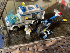 Lego City Polizeigefangener, Transportfahrzeug und Polizeihubschrauber. Lego Konvolut. - Bild 1 von 4