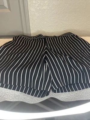 Shorts listrado feminino Polo Ralph Lauren tamanho 10 preto e branco - Imagem 1 de 4