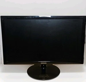 Samsung S24D300 24" LED Full HD Monitor Black - W/Power Adapter - Picture 1 of 9