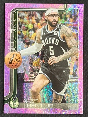 Gary Trent 2025-26 Topps Pink Sandglitter #59 Milwaukee Bucks Foto 1 de 2