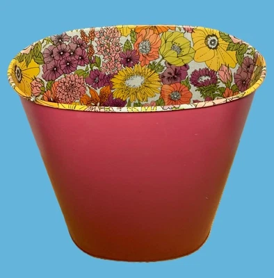 Cesta de basura floral Flower Power de metal de colección años 60/70 rosa caliente Cheinco Foto 1 de 4