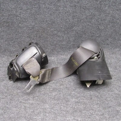 Cadillac DeVille 2000-03 diestro pasajero cinturón de seguridad delantero retractor negro OEM 70539 Foto 1 de 4