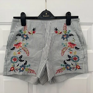 Ann Taylor Loft Women's Embroidered Floral Blue Stripe Side Zip Shorts - Size 2 - Picture 1 of 3