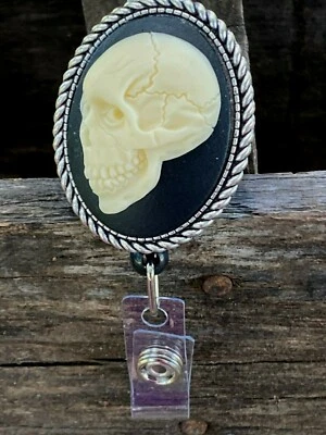 Ciondolo gotico steampunk teschio avorio nero argento ID lavoro portachiavi gotico - Immagine 1 di 4