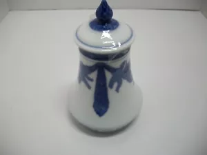 ROYAL COPENHAGEN VASE / 1917 / CHRISTMAS VASE / CHERUBS HANGING / 5 3/4"H X 3"W - Picture 1 of 4