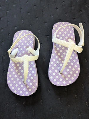 Sandalias de playa moradas a lunares para niña, talla 7 Foto 1 de 4