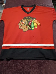 Camiseta deportiva de hockey de los Chicago Blackhawks roja mediana Jonathan Toews roja y negra - Imagen 1 de 24