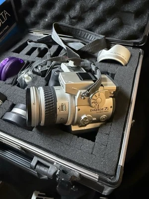 Minolta Dimage 7i  5.0mp 7x Optical Zoom Digital Camera  w/ Accessories & Case - Image 1 of 4