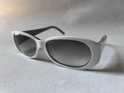 Gafas de sol Fendi vintage para mujer FS 303 blancas y grises hechas en Italia nuevas Foto 1 de 4