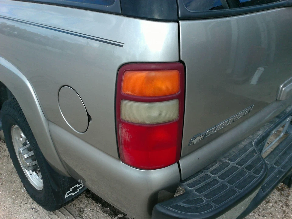 Tail Light Assembly SUBURBAN 2500 Left 00 01 02 03 Foto 1 de 1