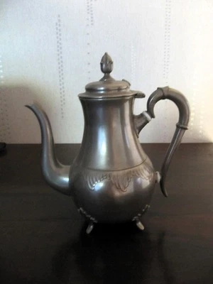 CAFETIERE ETAIN XIXe signé Louis KUHNE - Photo 1/4