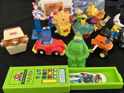 Juguetes publicitarios de restaurante estilo happy meal vintage lote de 13 tesoros ocultos? Foto 1 de 4
