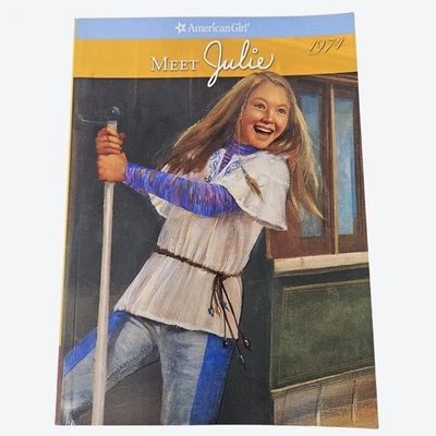 Muñeca American Girl 6.5" retirada Mini Meet Julie ***SOLO LIBRO*** para piezas Foto 1 de 4