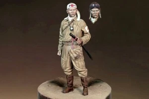Piloto kamikaze japonés modelo 1/32 con espada Gunto Segunda Guerra Mundial (2 opciones de cabeza) 978 - Imagen 1 de 1