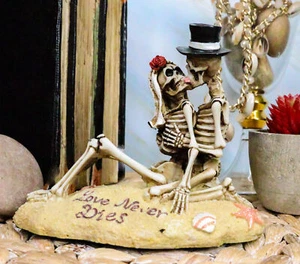 Skeleton Groom and Bride Beach Kissing Love Never Dies Skull Figurine Statue - Picture 1 of 6