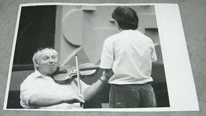 ISAAC STERN IN Jerusalem ISRAEL RARE ORIGINAL ARCHIVE PRESS PHOTO 1984 B&W  - Picture 1 of 2
