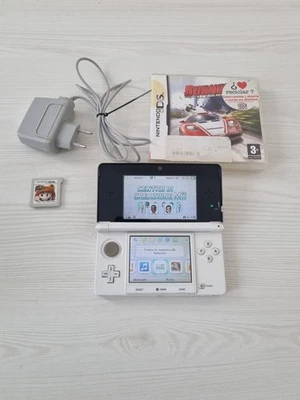 Nintendo 3DS Bianco - Con Caricabatteria E Giochi Inclusi  - Immagine 1 di 4