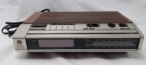 Vintage General Electric GE Digital Alarm Clock Radio Snooze Model 7-4634A Cover