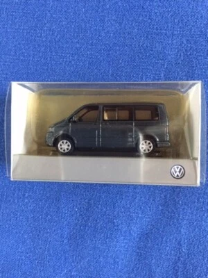Wiking 1/87 Volkswagen T5 Multivan, modello per concessionario da collezione. - Immagine 1 di 4
