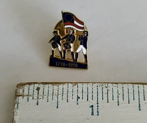 Vintage 1776-1976 Betsy Ross metal badge pin  Free Shipping   USA SELLER - Picture 1 of 2