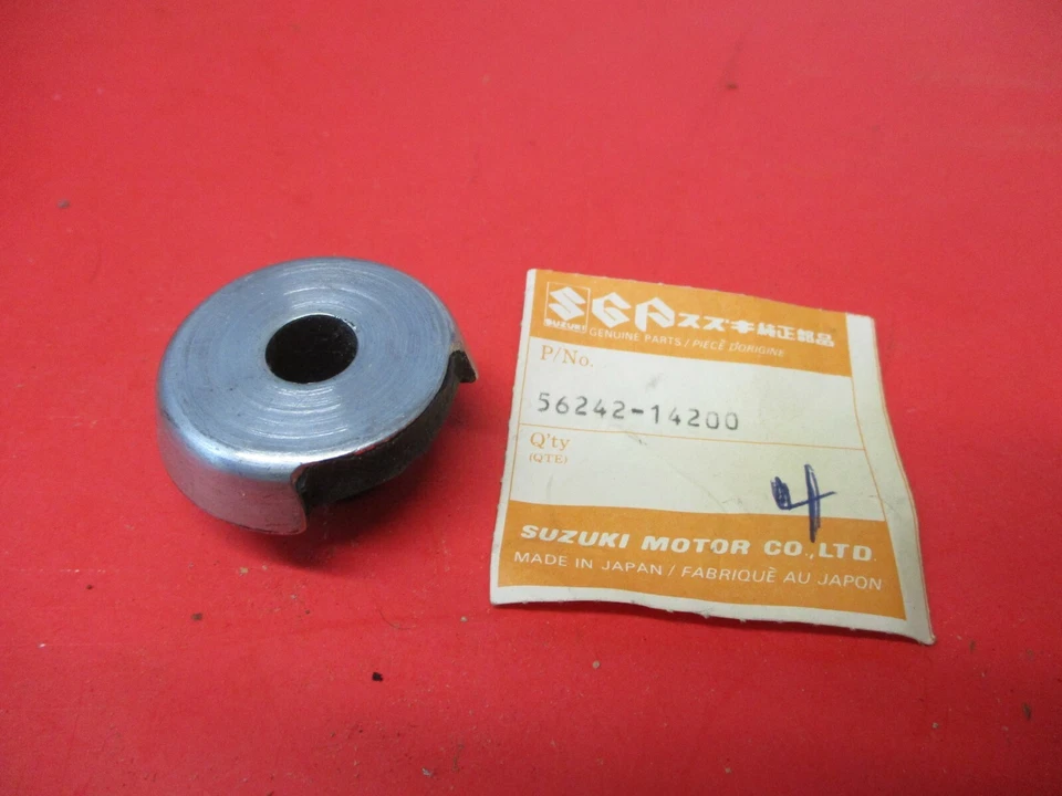 NOVO SEM ETIQUETAS OEM ORIGINAL SUZUKI RM250 RM465 RM500 ALMOFADA SUPORTE DE ALÇA 56242-14200 - Imagem 1 de 1