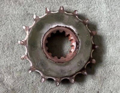 Honda Magna 750 1997 vf750c piñón delantero  Foto 1 de 2