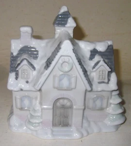 GEORGE GOOD Invierno Navidad Casa de Pueblo Gris Blanco Rosa Nieve Cerámica - Imagen 1 de 8