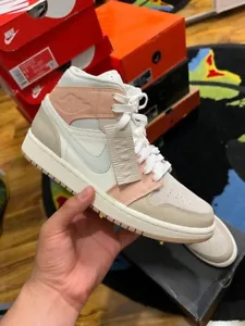 Nike Air Jordan 1 Mid "Milano" UK5.5 US6 vela/luce corda ossea-lucciante - Foto 1 di 3