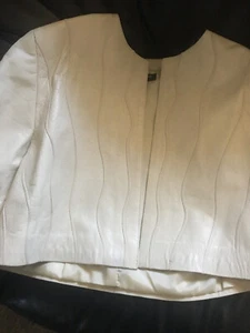 CHAQUETA CORTA DE CUERO BLANCO MARIO VALENTINO HECHA EN ITALIA PARA NEIMAN MARCUS S M - Imagen 1 de 5
