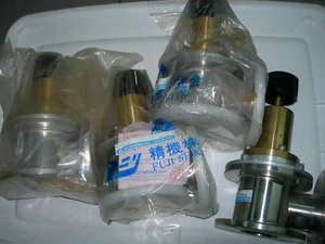 Vacuum Valve 90 Degree Flange, Manual Operation - Picture 1 of 4