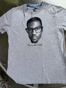 NIKE Herren T-Shirt KD Kevin Durant "This Is Not A Nerd" grau Regular Fit Größe L - Bild 1 von 3