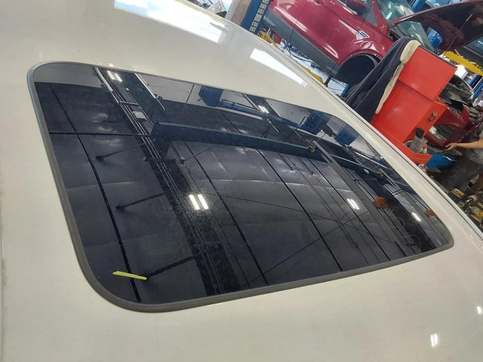 (LOCAL PICKUP ONLY) Roof Glass Assembly Fits 10-19 TAURUS 3005839 - Image 1 of 1