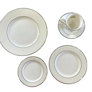 Lenox Opal Innocence 5 Piece Place Setting NEW In Box - Picture 1 of 7