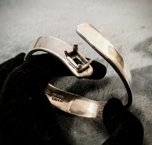 Pretty & Looking 4 Love ~ Pulsera Sólida con Bisagras ~ Plata de Ley 925 México - Imagen 1 de 10