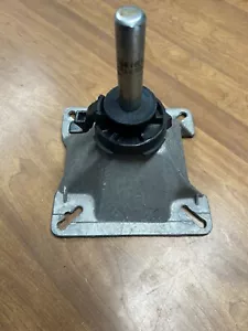 USED Springfield King Pin Seat Mount Base w/ Taper Lock Swivel - Picture 1 of 7