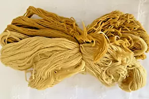 Needlepoint Crewel Tapestry Yarn 100% Virgin Wool 5 Ounces Gold and Yellow New - Imagen 1 de 2