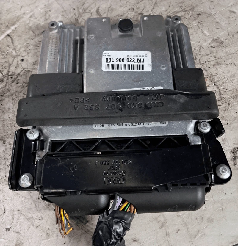 03L906022MJ Centralina iniezione  AUDI A4 (8K) 2.0 TDI FAP (105 Kw) Ber. - Immagine 1 di 4