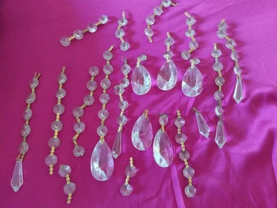 Gros lot de pampilles boules,  gouttes .... de lustre ancien .Tout en photos - Photo 1/4