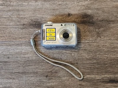 Sony Cyber Shot DSC S650 7.2mp silver color digital camera WORKS GREAT  - Image 1 of 4