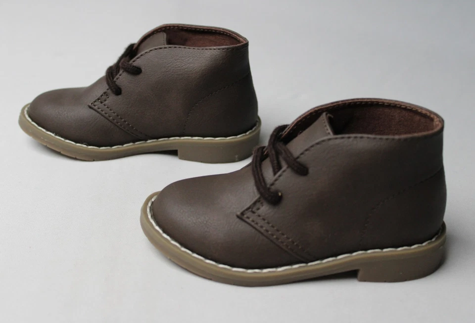 Botas con cordones The Children's Place para niños pequeños AC2 marrón EE. UU.: 7 UE: 23,5  Foto 1 de 4