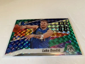 Prizm Mosaic 2020 Luka Doncic verde refractor #10 Give and Go Dallas Mavericks - Imagen 1 de 5