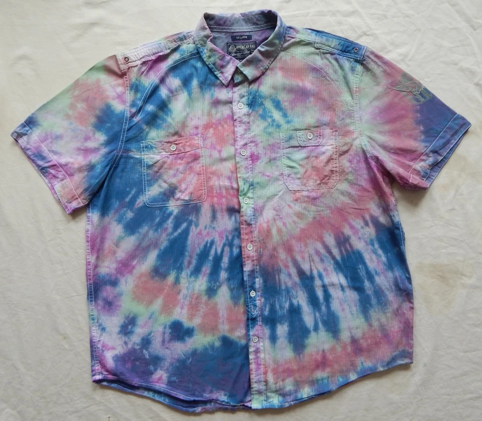 Camisa Tie Dye Azul Rosa Espiral Abotonada - 2XL Para Hombres Hecha a Mano Manga Corta XXL Foto 1 de 4