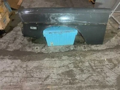 GUARDABARROS DELANTERO GRIS MERCEDES BENZ W108 W109 300SEL280SEL250S 1088800518 Foto 1 de 4