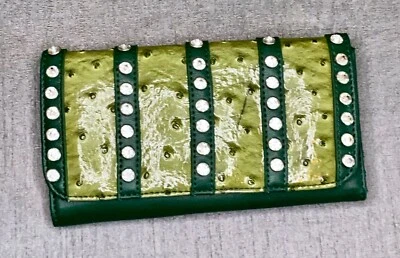 Cartera para mujer verde triple pliegue con tachuelas con cierre y cremallera Foto 1 de 4