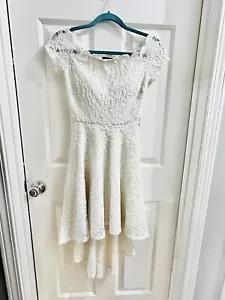 City Triangles Juniors Creamy Lace Dress With Gold Sparkle Size 3 - Picture 1 of 10
