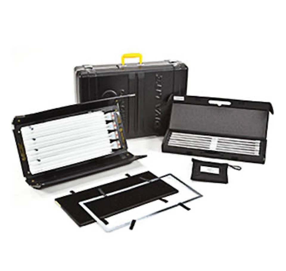 Kino Flo Diva-Lite 401 with Travel & Lamp Cases Kit (120VAC) - Image 1 of 4