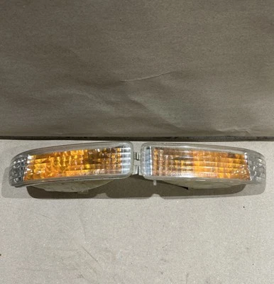 92-93 OEM Acura Integra DA9 Lente de parachoques Lente de luz de estacionamiento 045-4040 OEM STANLEY Foto 1 de 4