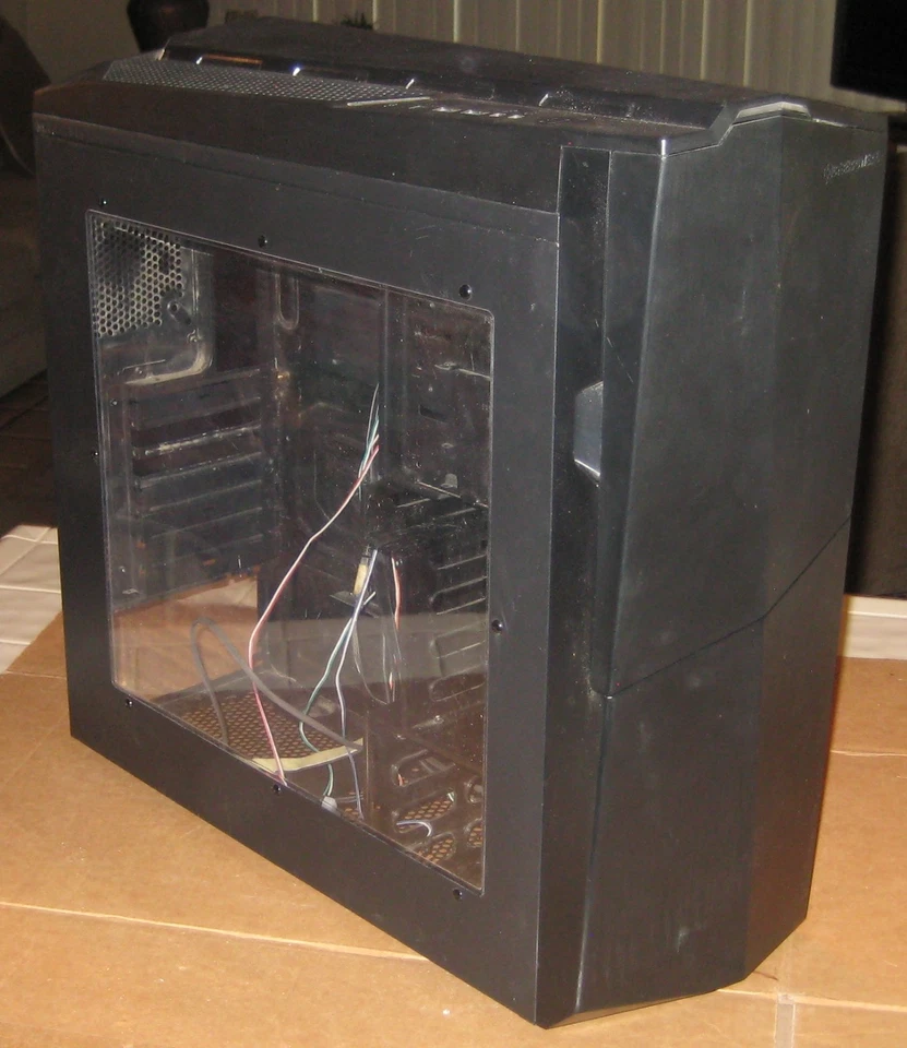 CyberPower C Series Gaming Computer Case ET8000-17750 - Image 1 of 4